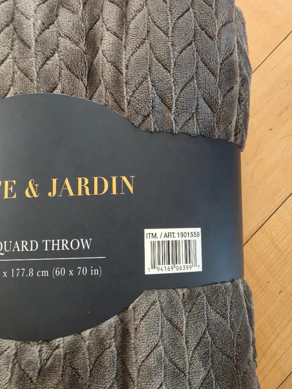 Monte & Jardin Luxury Collection Ultra Plush Throw Tropical Leaf 60 x 70 Gray